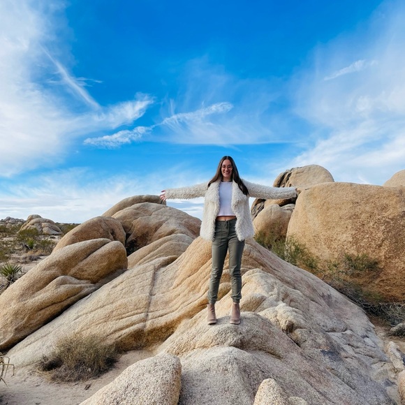 Meet your Posher, Jennifer - Picture 9 of 12